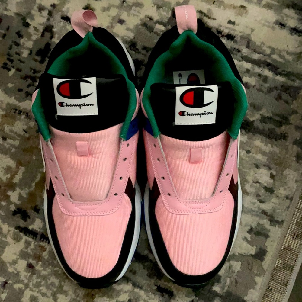 I’m selling some champion shoes